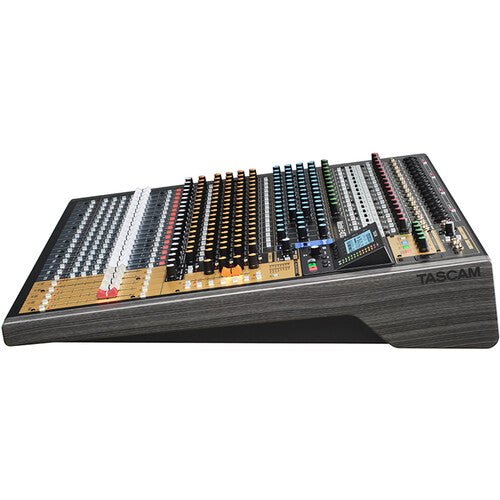 TASCAM Model 2400 - Consola de grabación analógica de 24 pistas con interfaz de audio