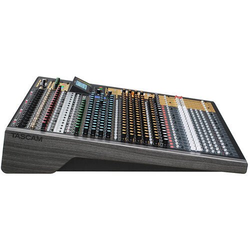 TASCAM Model 2400 - Consola de grabación analógica de 24 pistas con interfaz de audio